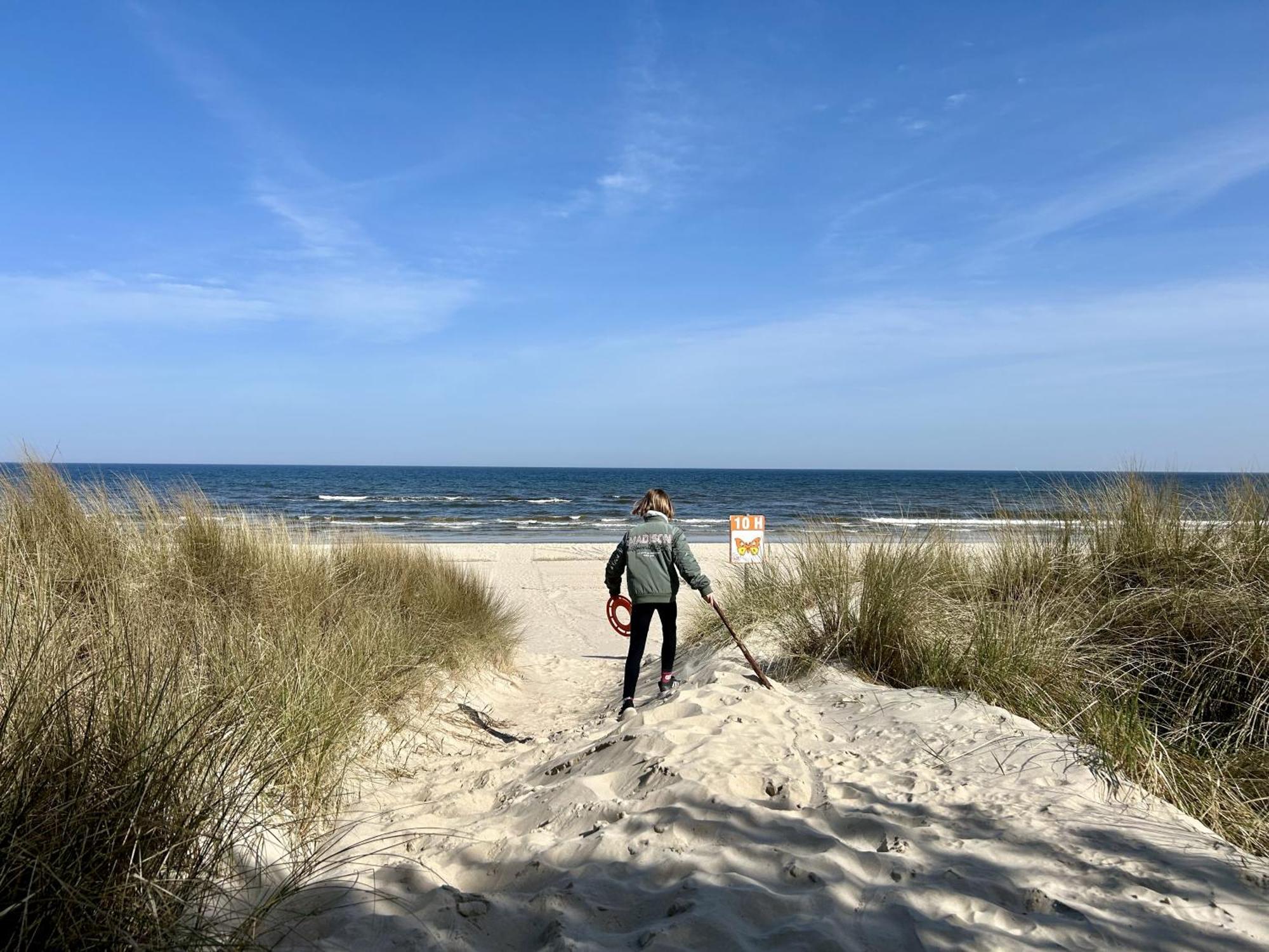 Exklusives Ostsee-Hausboot, Kueche Mit Spueler, Tv, Grosse Sonnenterrasse, 3X Kostenfreie Kfz-Parkplaetze, Klimaanlage, Bis Zu 6 Personen, 2X Baeder, Waschmaschine Boltenhagen  Εξωτερικό φωτογραφία