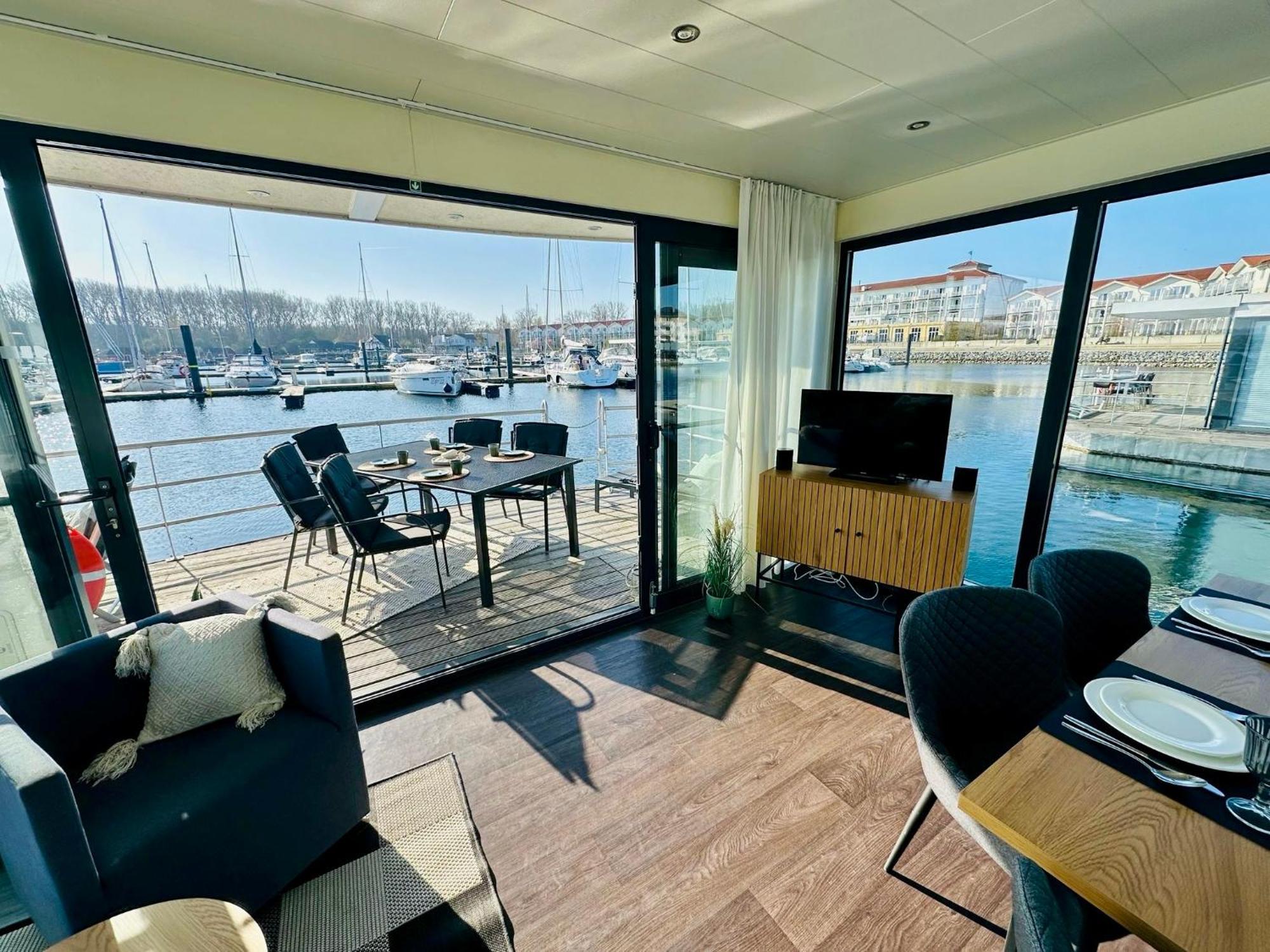 Exklusives Ostsee-Hausboot, Kueche Mit Spueler, Tv, Grosse Sonnenterrasse, 3X Kostenfreie Kfz-Parkplaetze, Klimaanlage, Bis Zu 6 Personen, 2X Baeder, Waschmaschine Boltenhagen  Εξωτερικό φωτογραφία