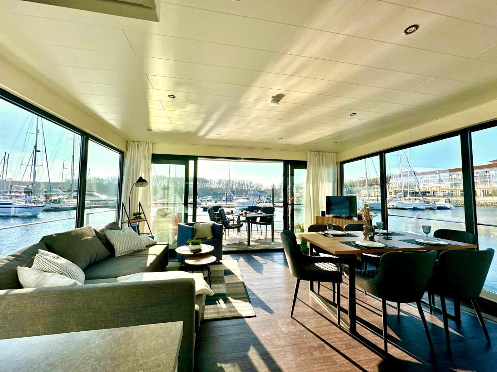 Exklusives Ostsee-Hausboot, Kueche Mit Spueler, Tv, Grosse Sonnenterrasse, 3X Kostenfreie Kfz-Parkplaetze, Klimaanlage, Bis Zu 6 Personen, 2X Baeder, Waschmaschine Boltenhagen  Εξωτερικό φωτογραφία