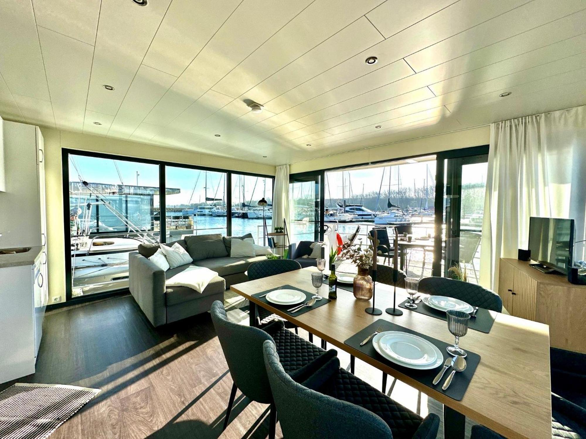 Exklusives Ostsee-Hausboot, Kueche Mit Spueler, Tv, Grosse Sonnenterrasse, 3X Kostenfreie Kfz-Parkplaetze, Klimaanlage, Bis Zu 6 Personen, 2X Baeder, Waschmaschine Boltenhagen  Εξωτερικό φωτογραφία